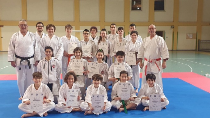 Karate, passaggio di cintura per gli atleti barzanesi: un traguardo importante