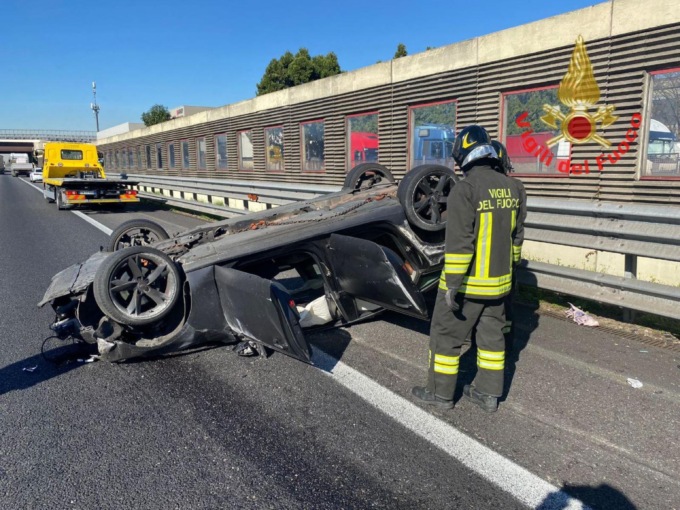 Ribaltamento in Autostrada A4: 38enne in ospedale