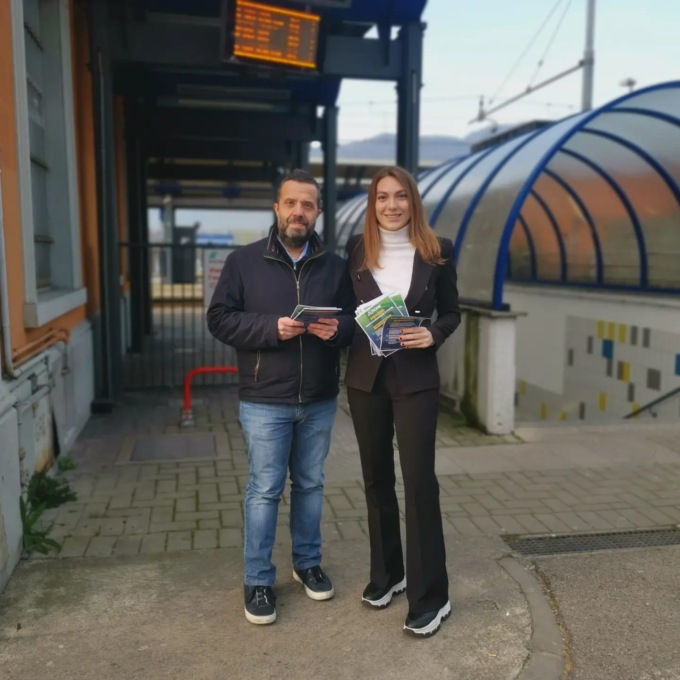 Disagi Trenord, la voce dei pendolari raccolta dai militanti di Azione Lecco