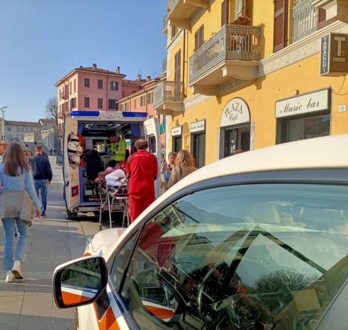 Colpita da un malore in un bar, soccorsa una 62enne