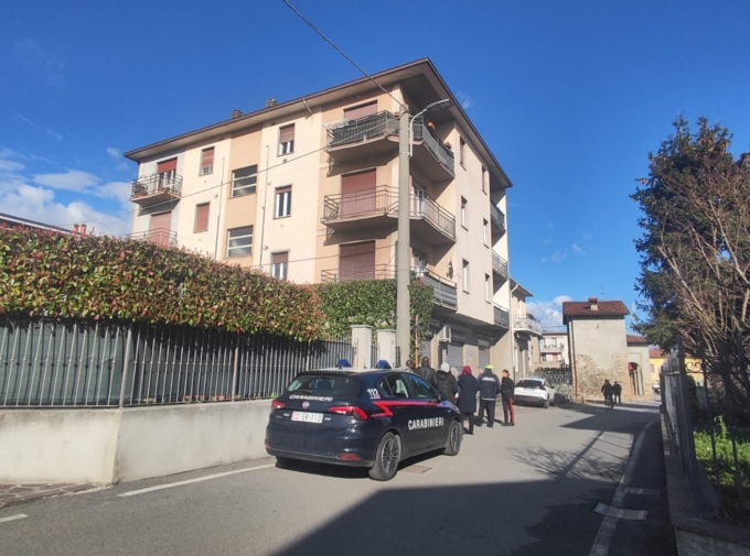 Il bimbo caduto dal balcone si è miracolosamente salvato