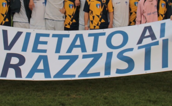 Frase razzista in campo, parapiglia dopo la partita