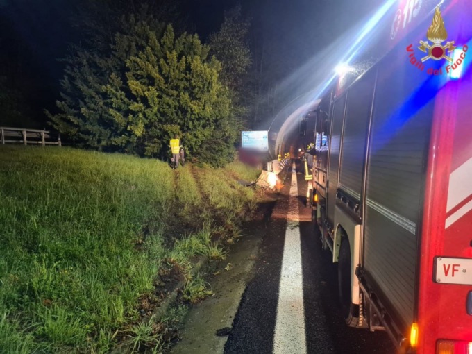 Schianto nella notte in Super, ferito un 32enne