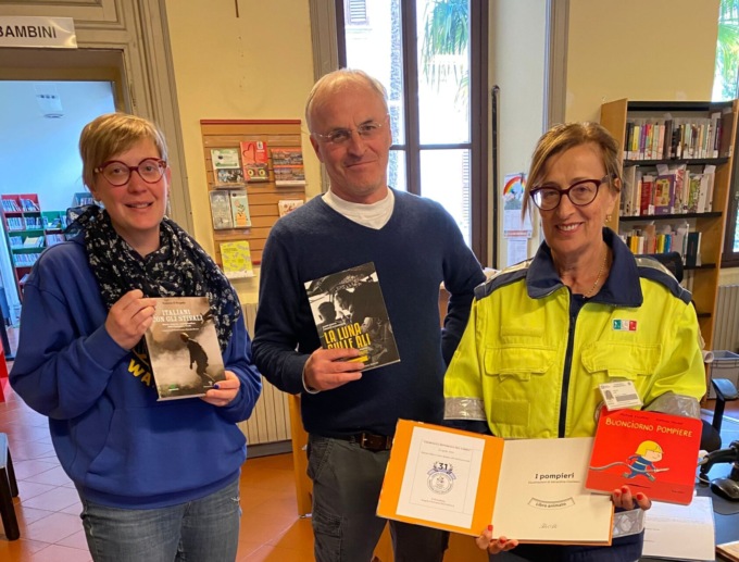 La Protezione civile dona libri alle biblioteche del territorio