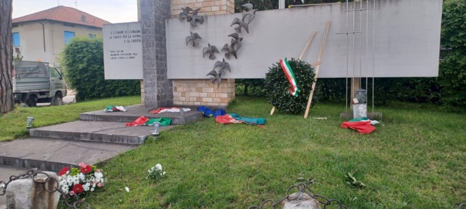 Deturpati gli addobbi e le bandiere del 25 aprile