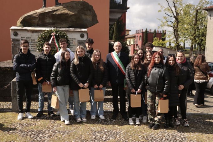 25 aprile a Castello Brianza: protagonisti i neo diciottenni