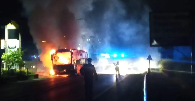Autobus a fuoco: nessun ferito