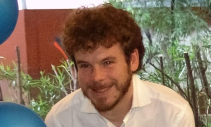 Cade dalle scale, si spegne a soli 36 anni