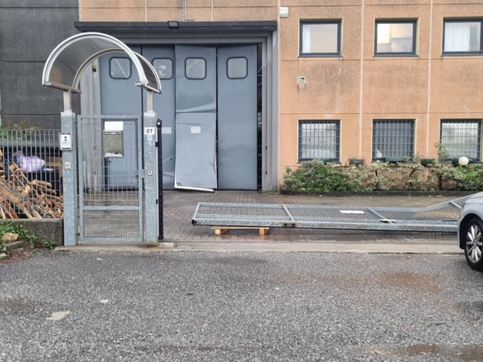 Furto nella notte, sventrati cancello e porta del capannone di un’azienda