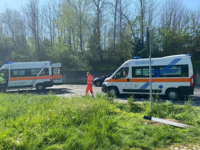 Incidente fra auto e moto, sul posto l’elisoccorso