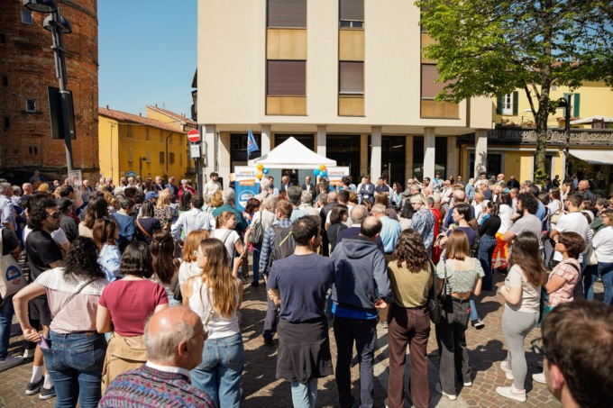Elezioni Merate, il centrosinistra presenta i candidati in piazza