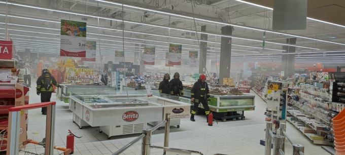 Allarme incendio, clienti e personale evacuati dal Conad