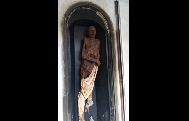 Mummia in Duomo: il corpo sottoposto all’autopsia