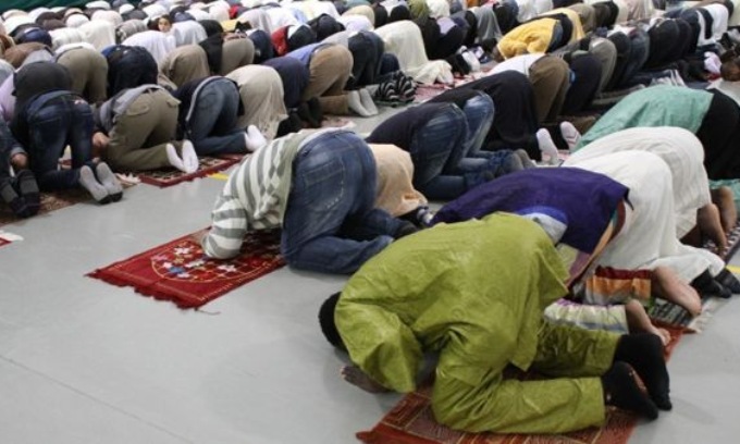 L’oratorio ospita la preghiera per la fine del Ramadan