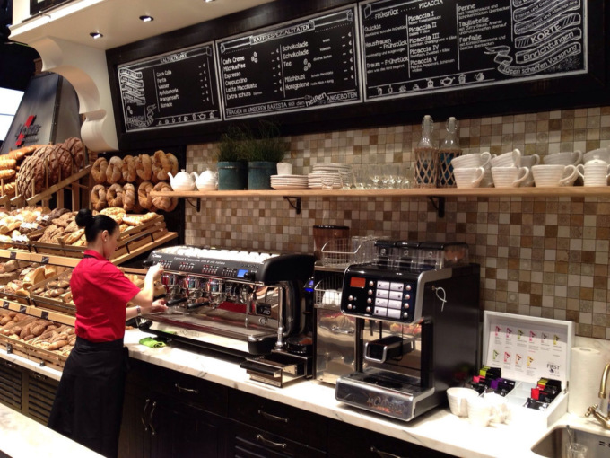 Licenziata dopo 31 anni di lavoro in un bar, la Cgil: «Basta licenziamenti illegittimi»