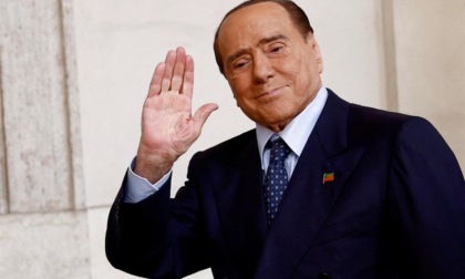 "Una battuta, presidente": un libro per ricordare Silvio Berlusconi
