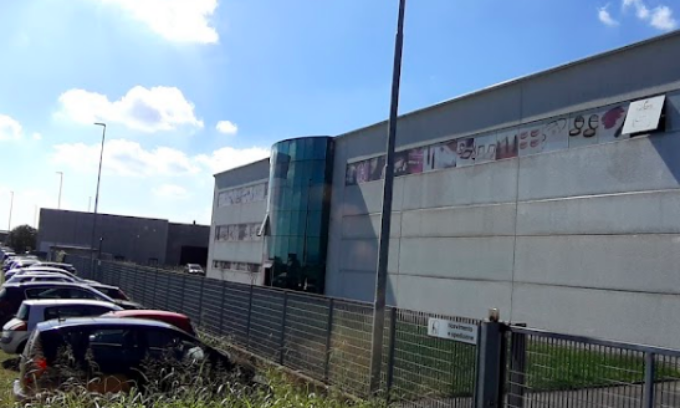 Furto “da film”: veicoli in mezzo alla strada per bloccare il passaggio