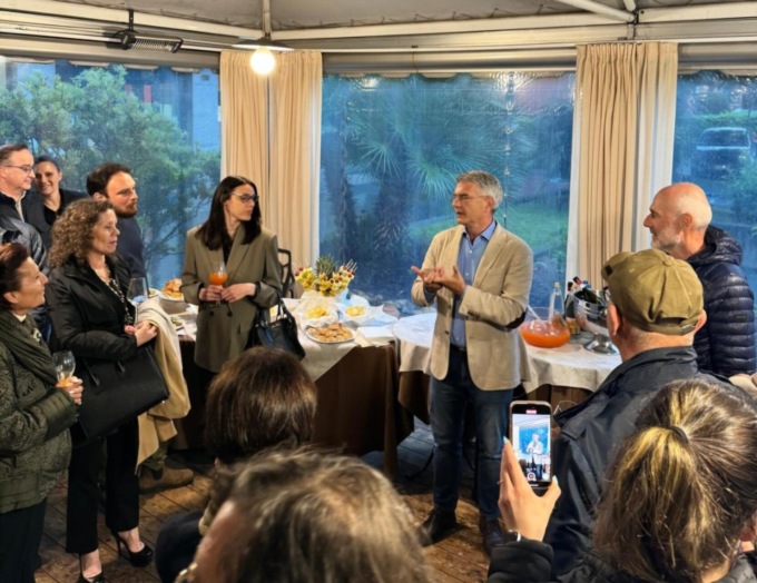 Elezioni Merate, Dal Mas incontra i giovani con Konrad il Brianzolo