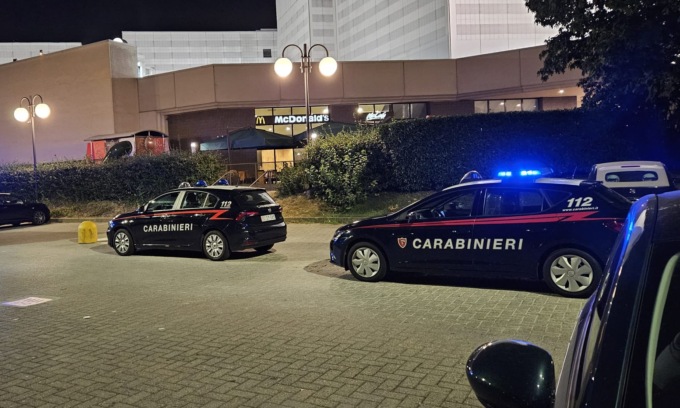 Rapinati da una baby gang con lo spray al peperoncino