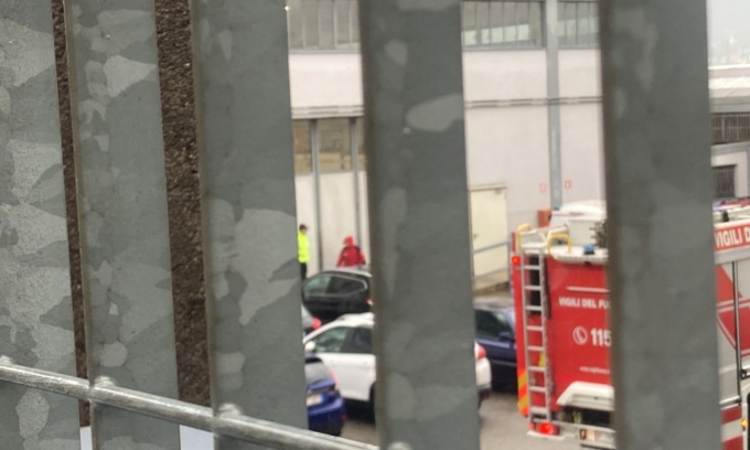 Esplode la batteria del muletto: 42enne in condizioni serie