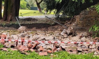 Crolla un muro al Parco di Villa Belgioioso