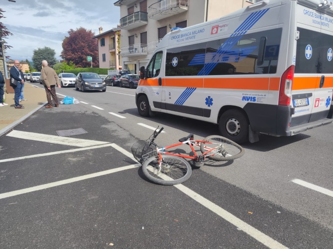 Ciclista investito da un’auto, è gravissimo