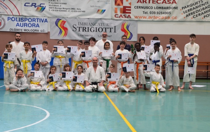 Polisportiva Aurora: 22 nuove cinture per il corso di Karate