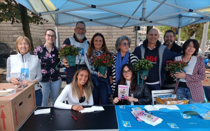 Airc, le azalee della ricerca: un regalo per la festa della mamma e per chi combatte contro il cancro