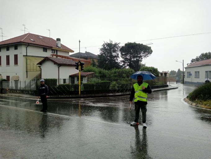 Maltempo: strada ancora chiusa e il sindaco diventa… vigile