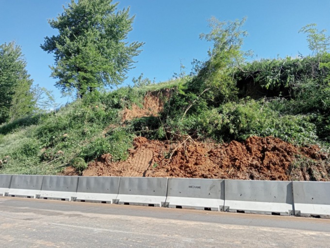 Maltempo, dopo il crollo della riva riaperta la Sp54 tra Montevecchia e Missaglia