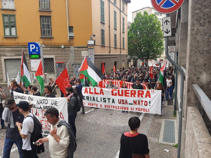 Disarmiamo la Fiocchi munizioni, in corso la manifestazione