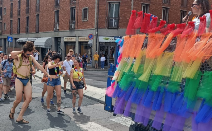 Lecco Pride: in duemila perché… “piccoli movimenti, grandi cambiamenti”