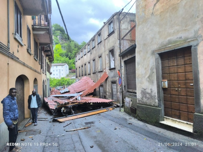 Tromba d’aria in Bergamasca: tetti scoperchiati, alberi caduti e allagamenti