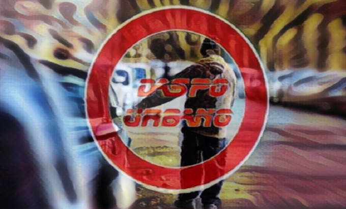 Danneggia le auto e aggredisce i carabinieri: Daspo urbano per un 34enne dell’Isola