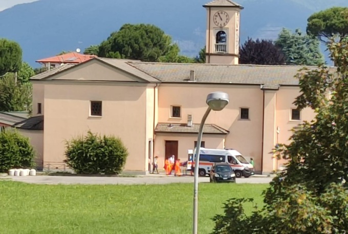 Malore in chiesa, allertati i soccorsi