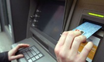 Rapinavano gli anziani al bancomat: 10 arresti