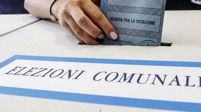 Elezioni Colle Brianza, testa a testa tra due sindaci: le foto dei candidati