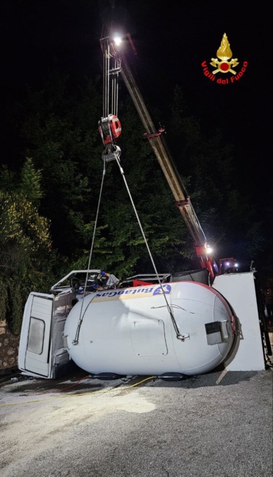 Autocisterna ribaltata: riaperta la vecchia Lecco Ballabio