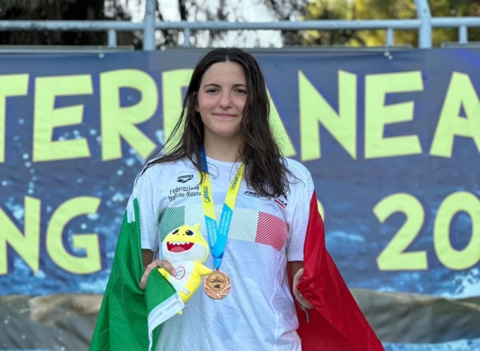 Nuoto, la cernuschese Sara Pedemonte medaglia di bronzo con l’Italia
