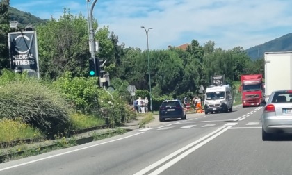 Ciclista investito lungo via Lecco, apprensione a Pontida