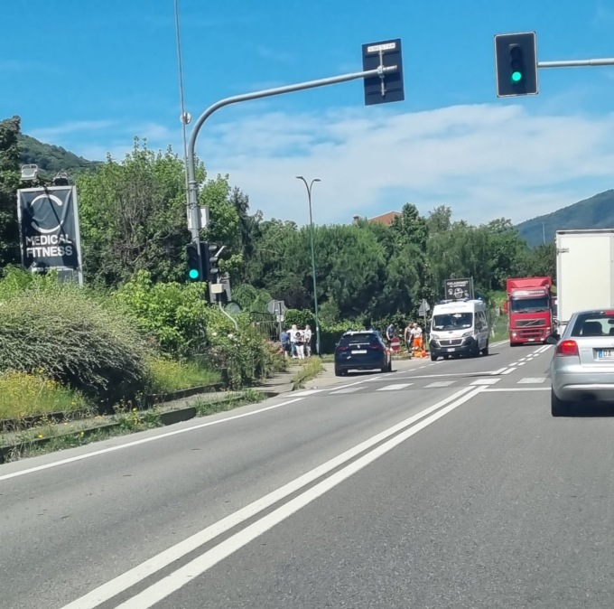 Ciclista investito lungo via Lecco, apprensione a Pontida
