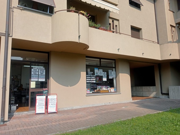 Dopo cinque anni riapre l’edicola di Barzago