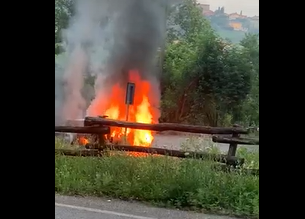 Auto a fuoco, attimi di paura IL VIDEO