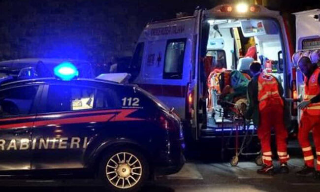Si ribalta con l’auto, ferita una ragazza