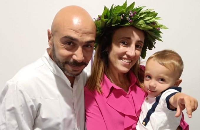 Mamma di tre figli torna sui banchi e si laurea a 43 anni