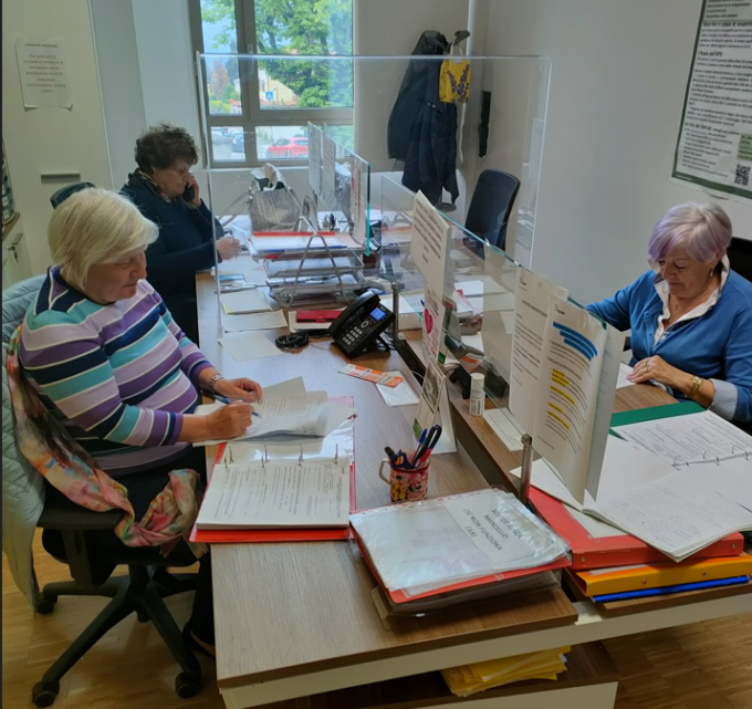 I volontari di Auser non si fermano nemmeno ad agosto per non lasciare solo nessuno