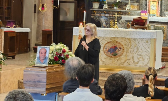 L’ultimo saluto a Fausto Pinna: la Brianza si stringe intorno a Iva Zanicchi
