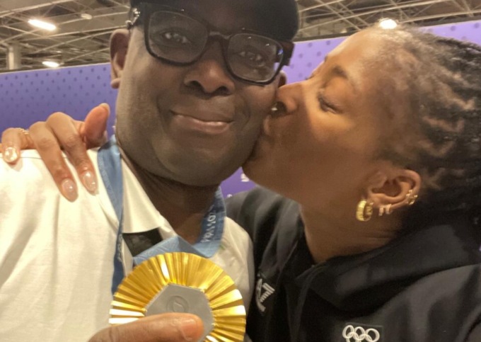 Pura emozione per Myriam, che da piccola sognava di diventare ballerina. Le foto con il papà e la medaglia