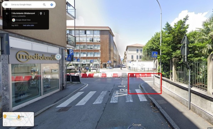 Lancia un petardo dal balcone mentre passa un uomo in carrozzina, “per poco non mi ha colpito in testa”