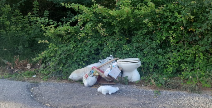Rifiuti abbandonati ad Airuno